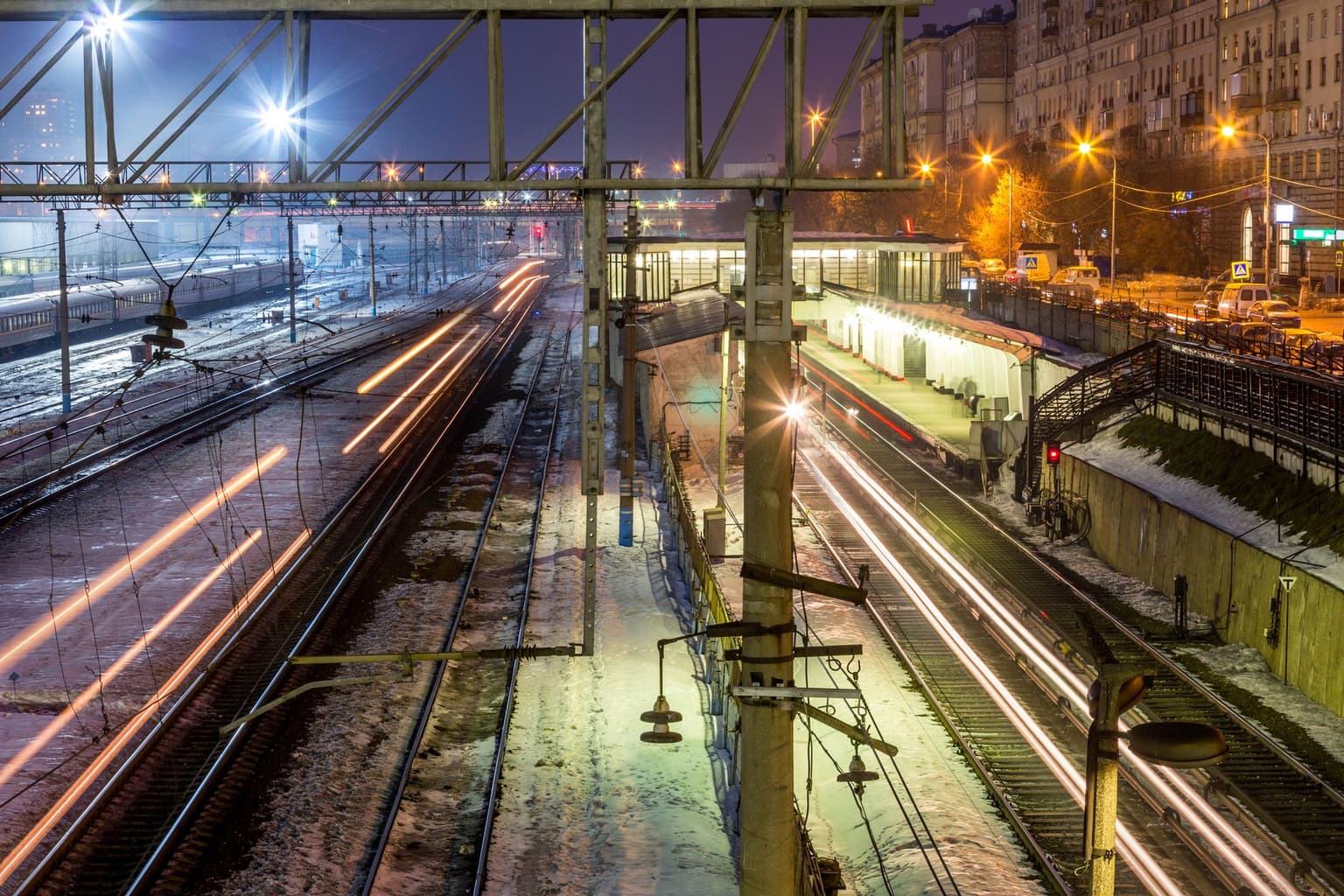 Moscow police vehicle targeted in blast near major railway station, 1 officer killed