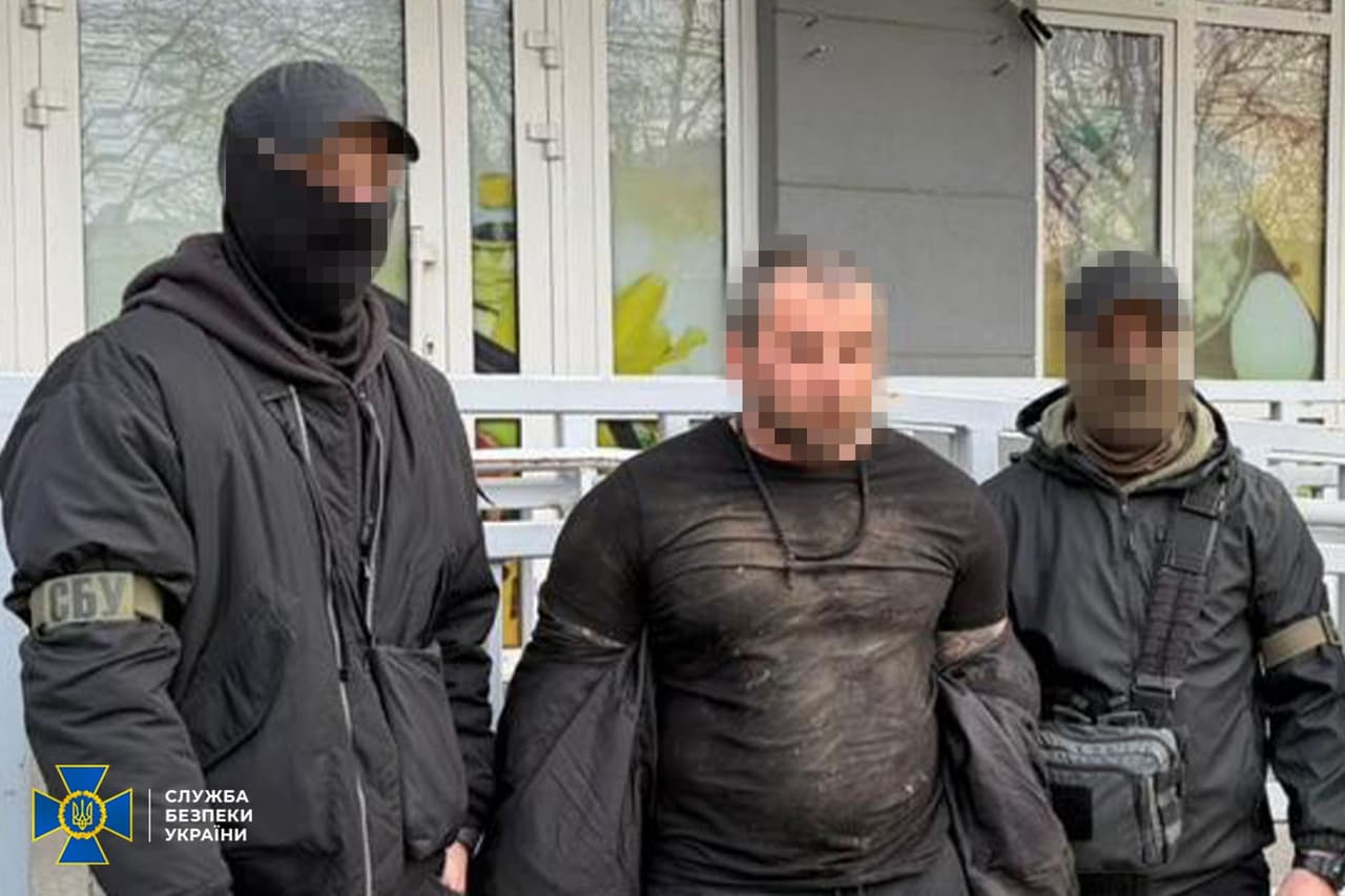 Russian-recruited hitman caught 'red-handed' attempting to assassinate Ukrainian Navy officer, SBU says