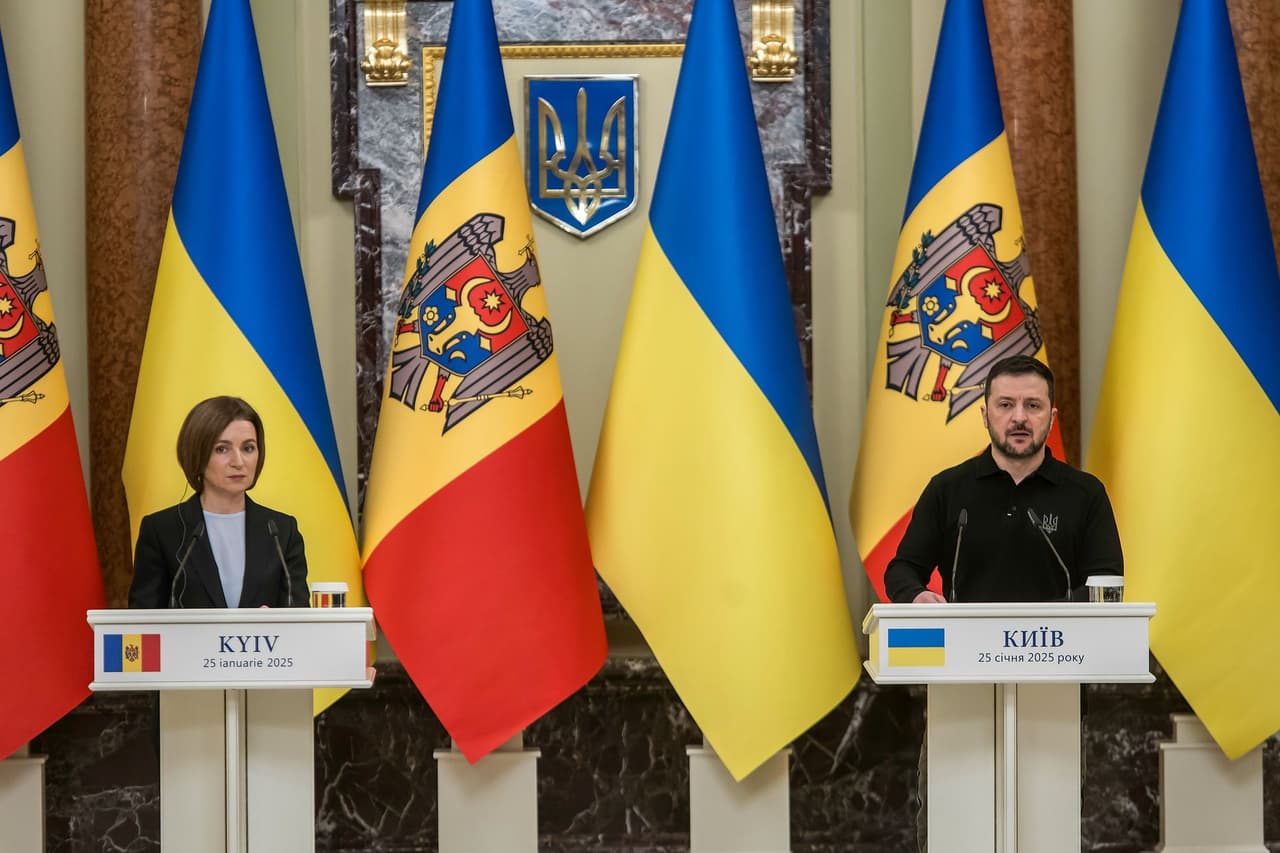 Zelensky arrives in Chisinau for Moldova's Independence Day