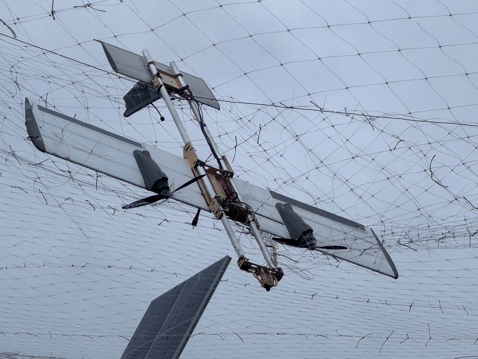 Wreckage of Russian Molniya UAV stuck in anti-drone net over Kostiantynivka-Kramatorsk road, in Donetsk Oblast, Ukraine, on April 24, 2026.