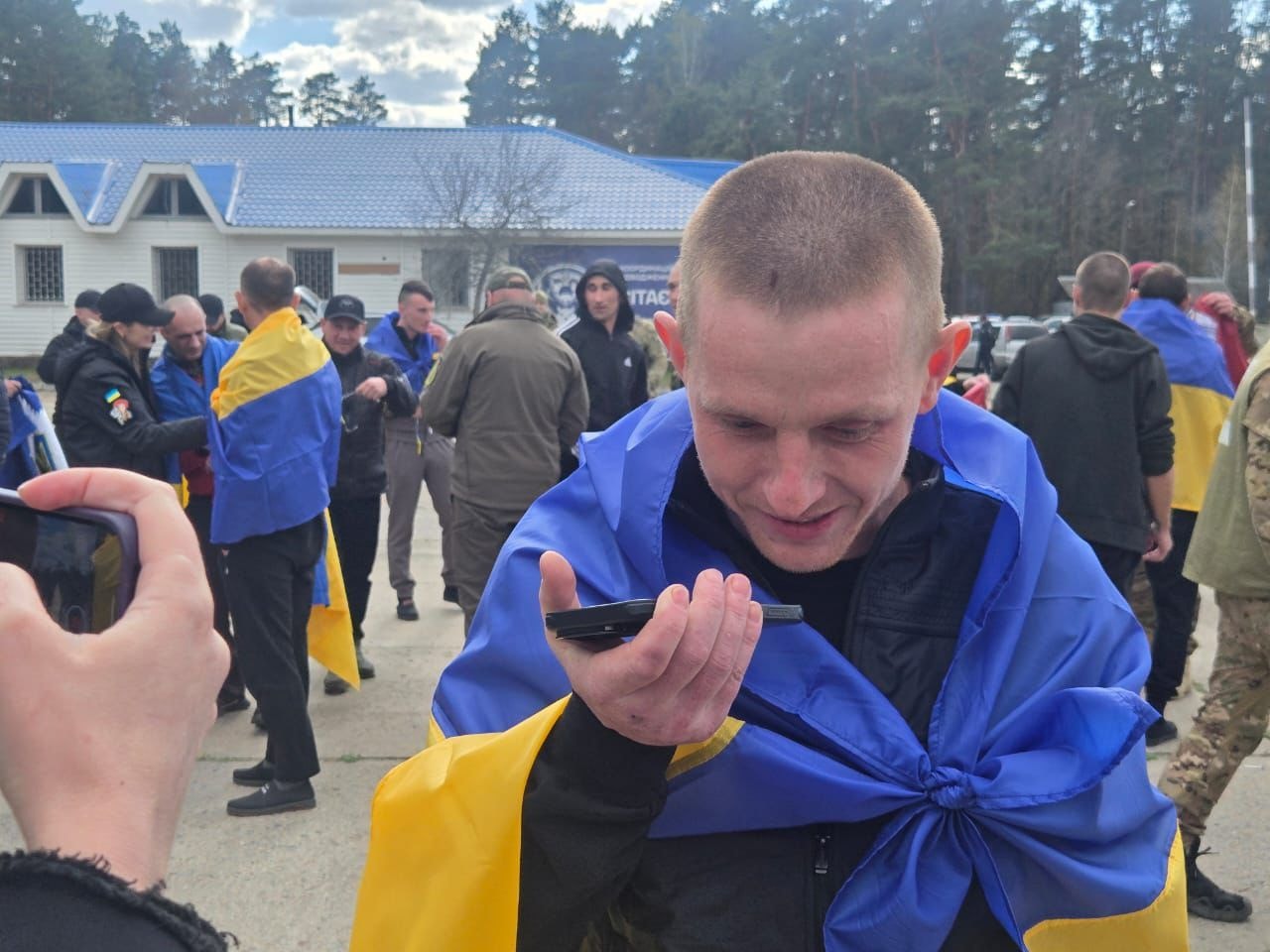 Ukraine brings home 193 POWs from Russian captivity