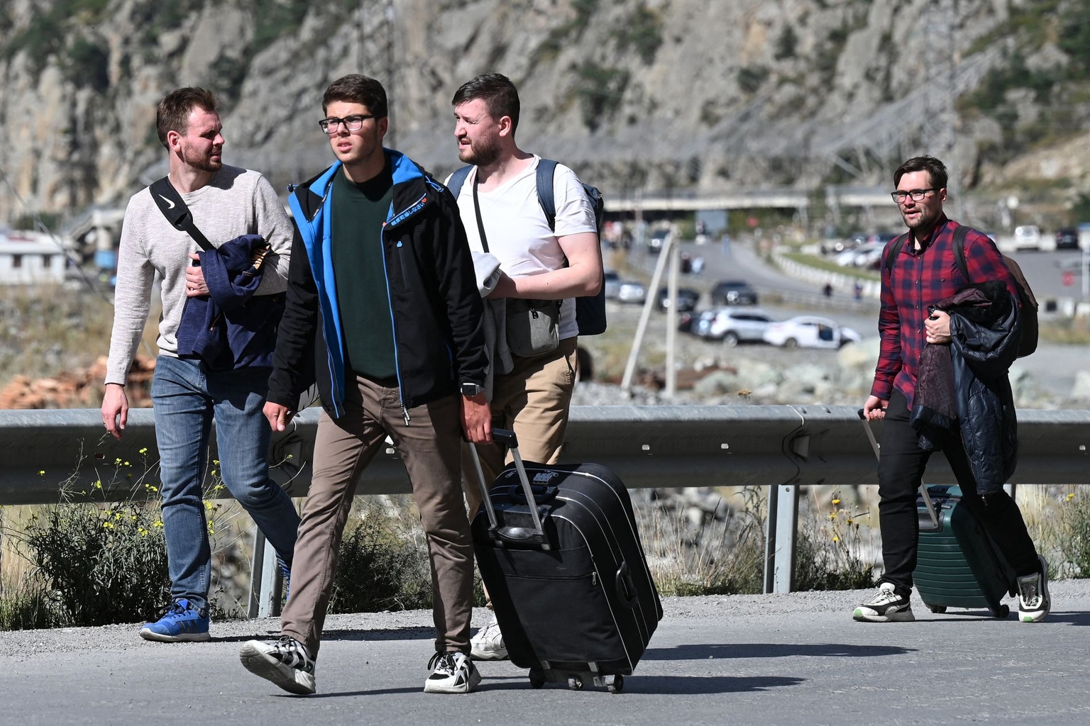 Russians arrive in Georgia after crossing at the Kazbegi/Verkhniy Lars border crossing point in Georgia on Sep. 28, 2022.