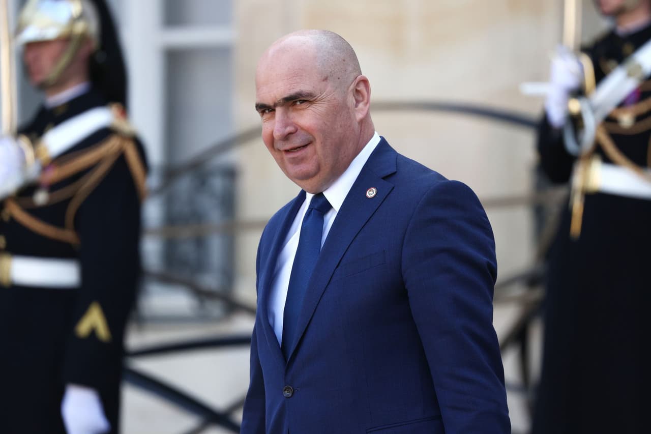 Romania's pro-EU government falls after no-confidence vote