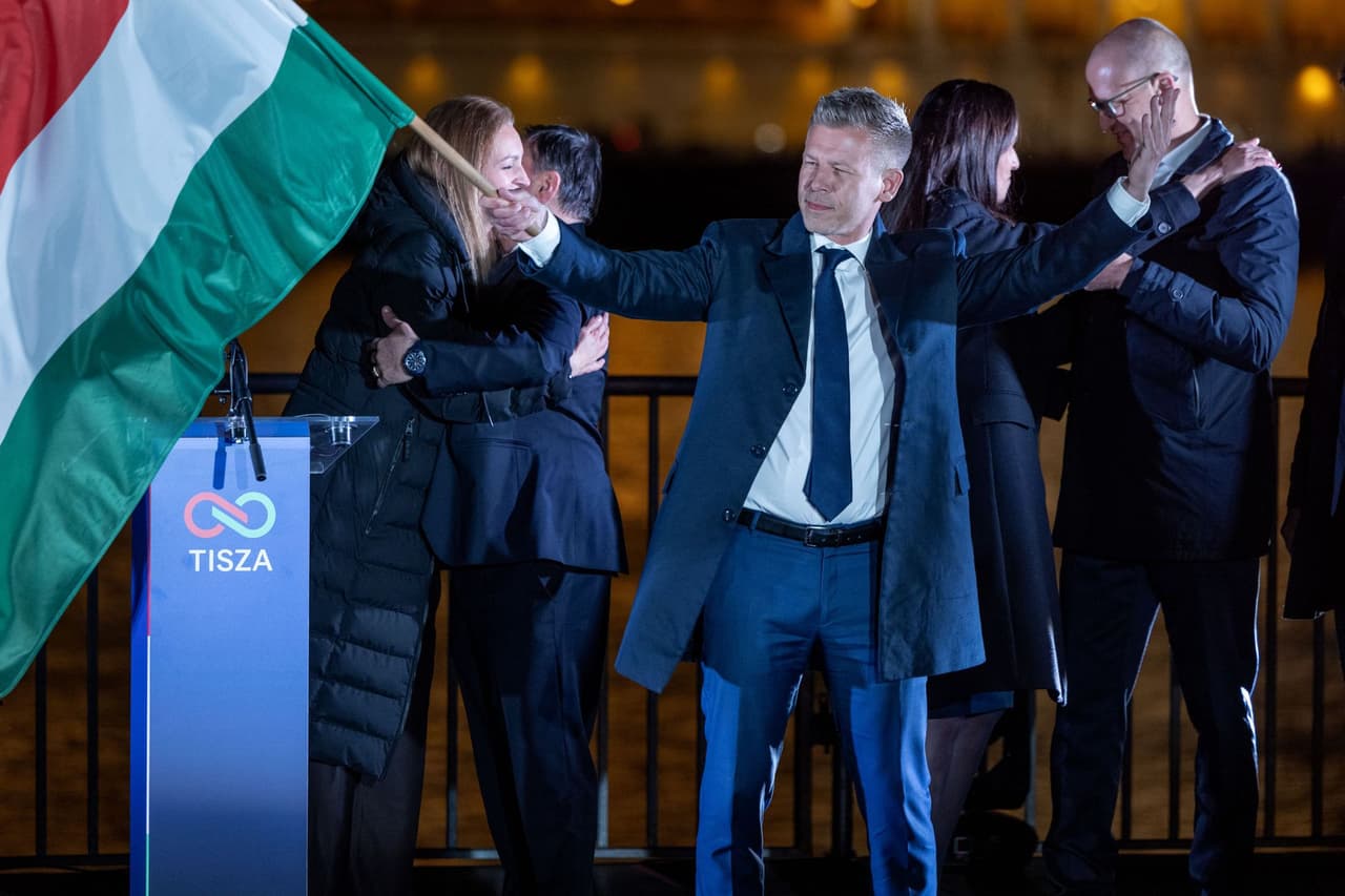 Most Magyar voters against Hungary aiding Ukraine, split on Kyiv's EU bid, poll shows