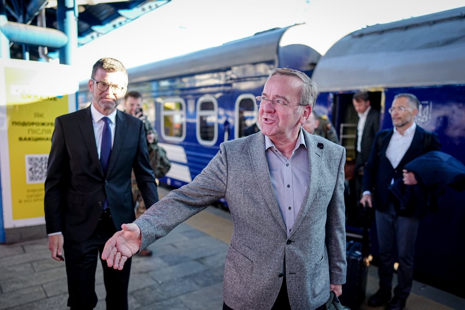 German defense minister visits Kyiv to discuss joint arms production