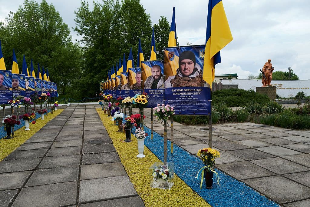 Russian forces ordered to behead, display bodies of 2 fallen Ukrainian soldiers, General Staff reports