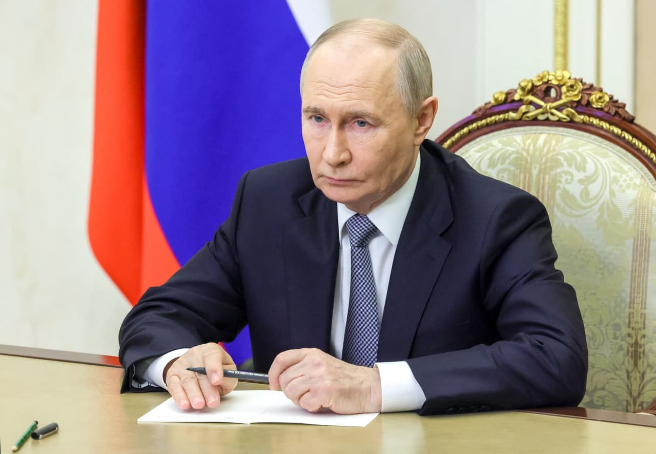 Russian pollster stops publishing Putin's 'open trust' figures as ratings slide, report says