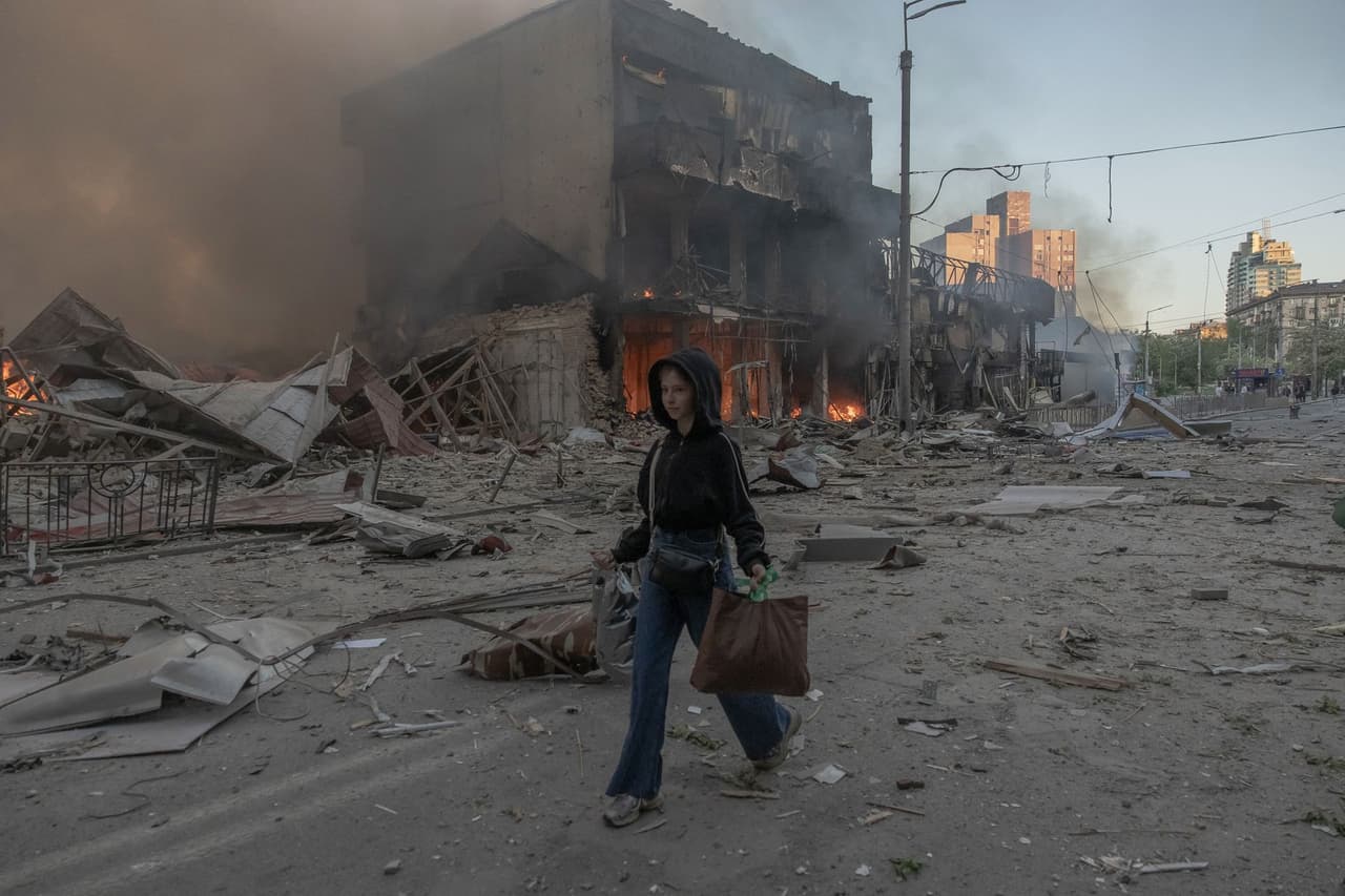 After huge Russian missile, Oreshnik strike, Kyiv cleanup operation continues for second day