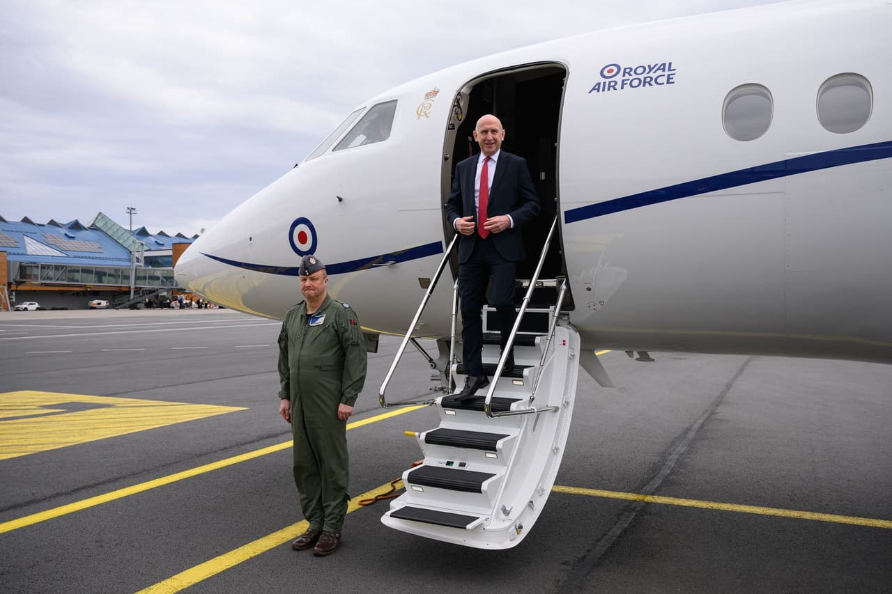 UK defense secretary's plane hit by suspected Russian GPS jamming