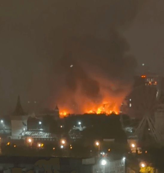 Major fire reportedly breaks out at tourist complex in Moscow