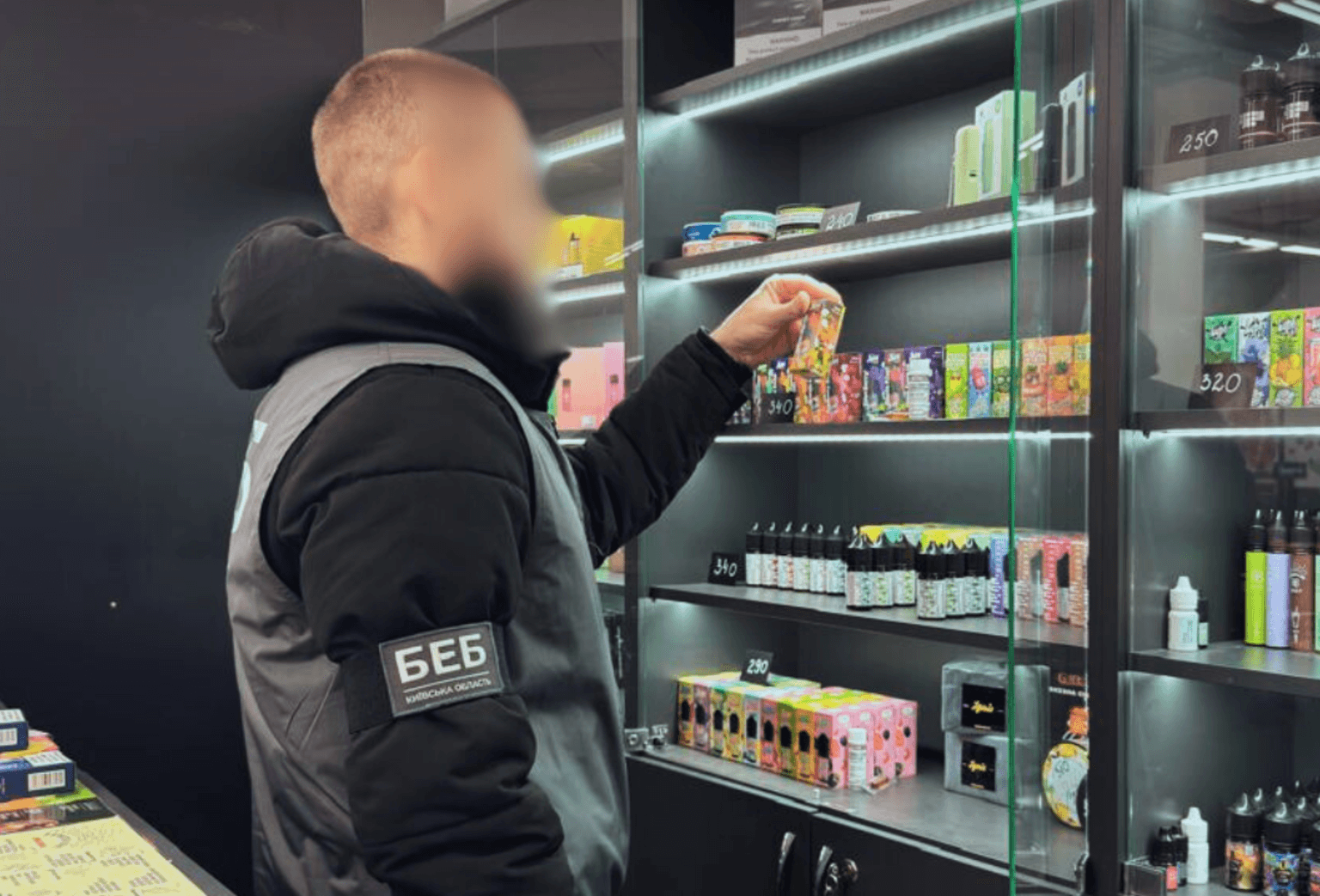 Ukraine carries out 100 searches against illegal vape businesses nationwide