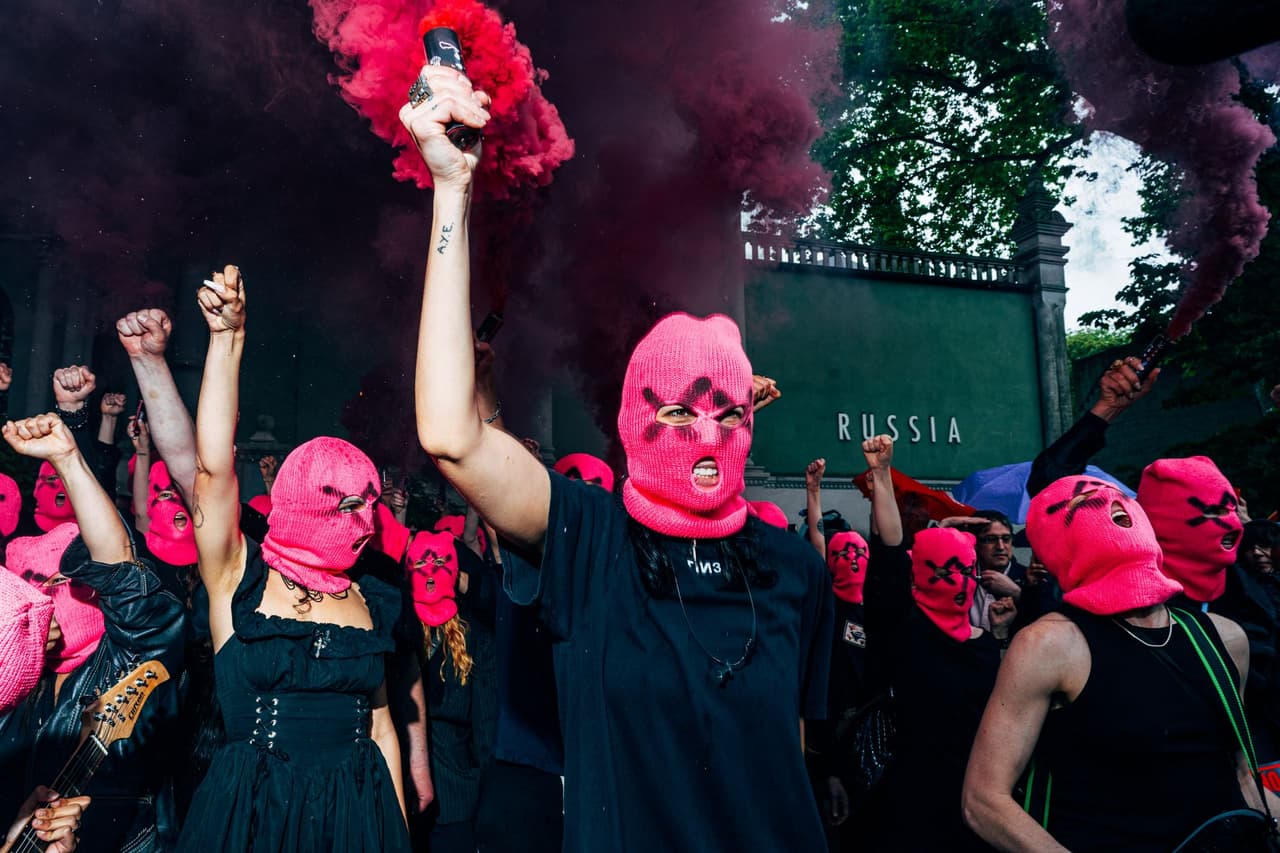 Pussy Riot, Femen storm Russian pavilion at Venice Biennale