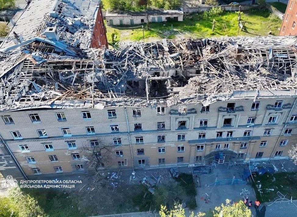 Russian attacks on southeastern Ukraine kill 1, injure 34, officials say
