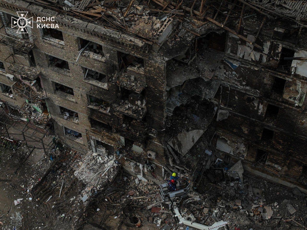 Russian attacks kill 8, injure over 100 across Ukraine over past day as Kremlin threatens intensified strikes on Kyiv