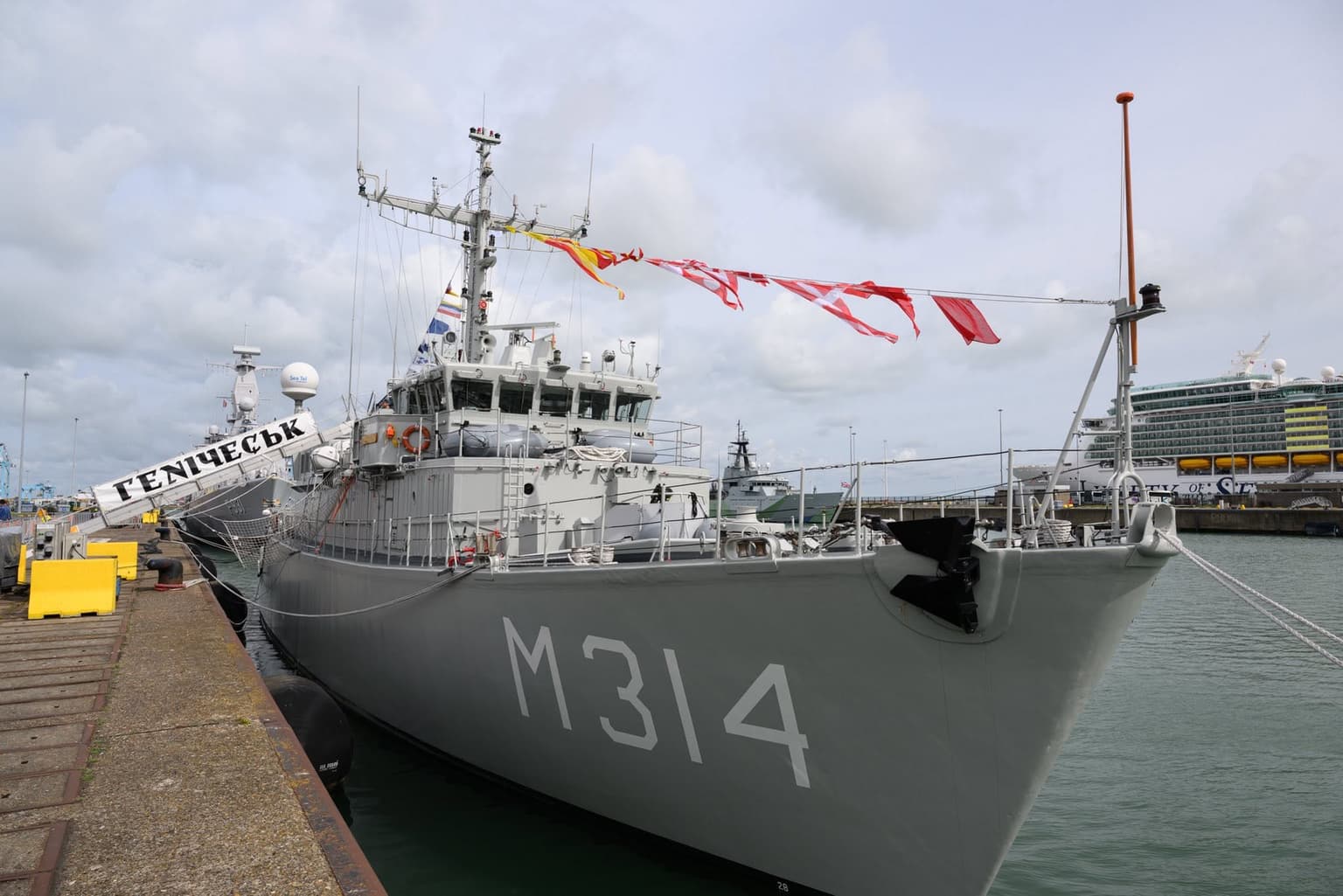 Netherlands strengthens Ukraine's Navy with transfer of Alkmaar minehunter