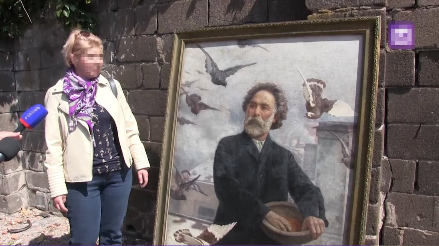Former director of Mariupol museum suspected of handing over stolen paintings to Russian occupation authorities