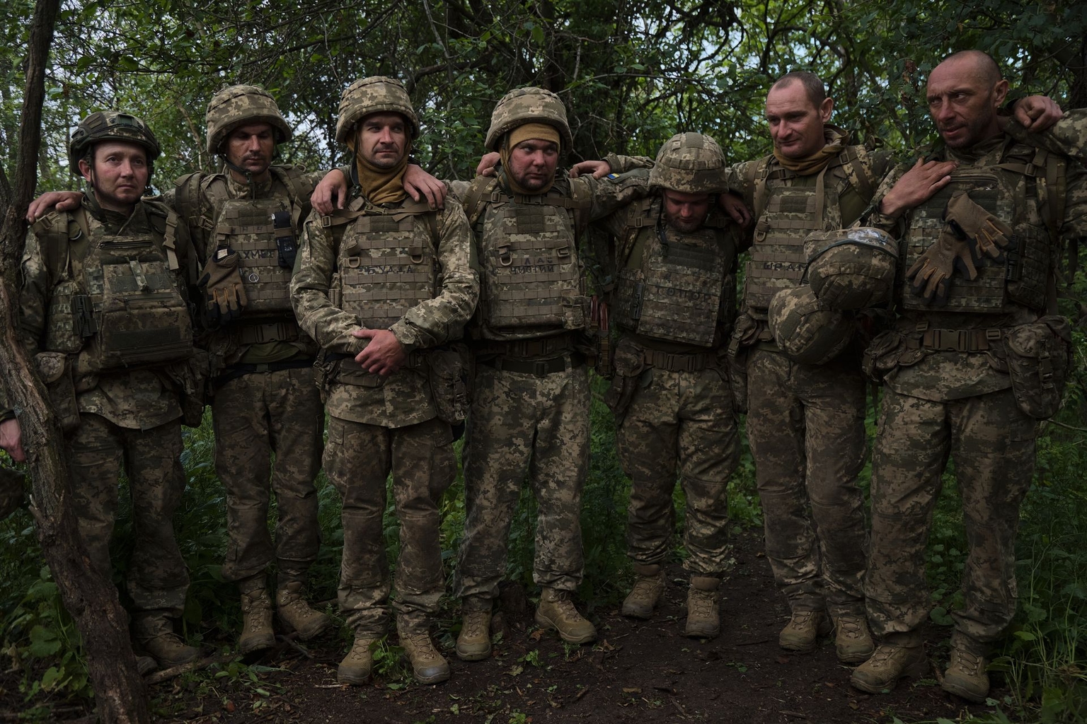 Servicemen of the Armed Forces of Ukraine at an undisclosed location in Donetsk Oblast, Ukraine, on May 31, 202