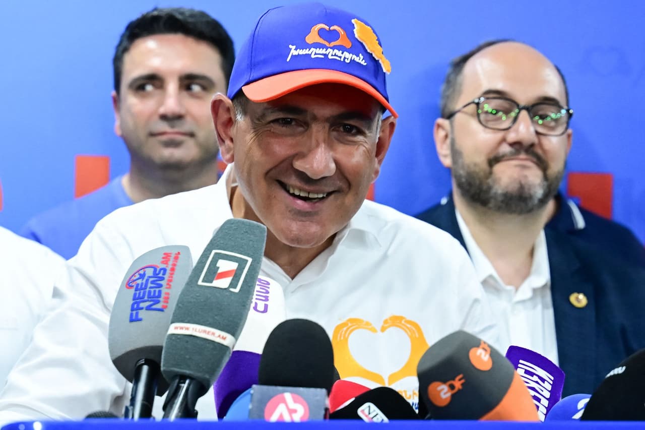 Ukraine 'ready to expand' cooperation with Armenia after Pashinyan win, Zelensky says