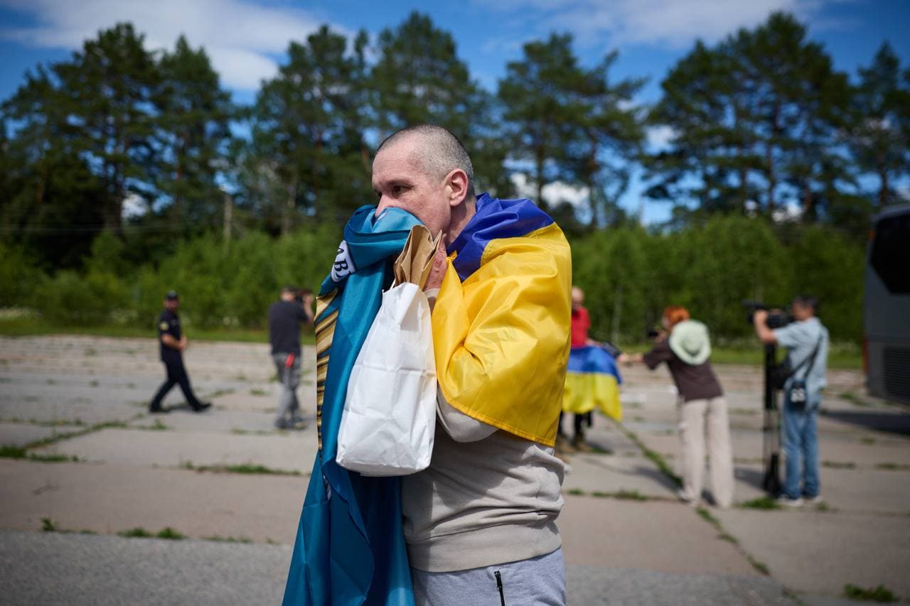 160 Ukrainian POWs released from Russian captivity in latest major exchange