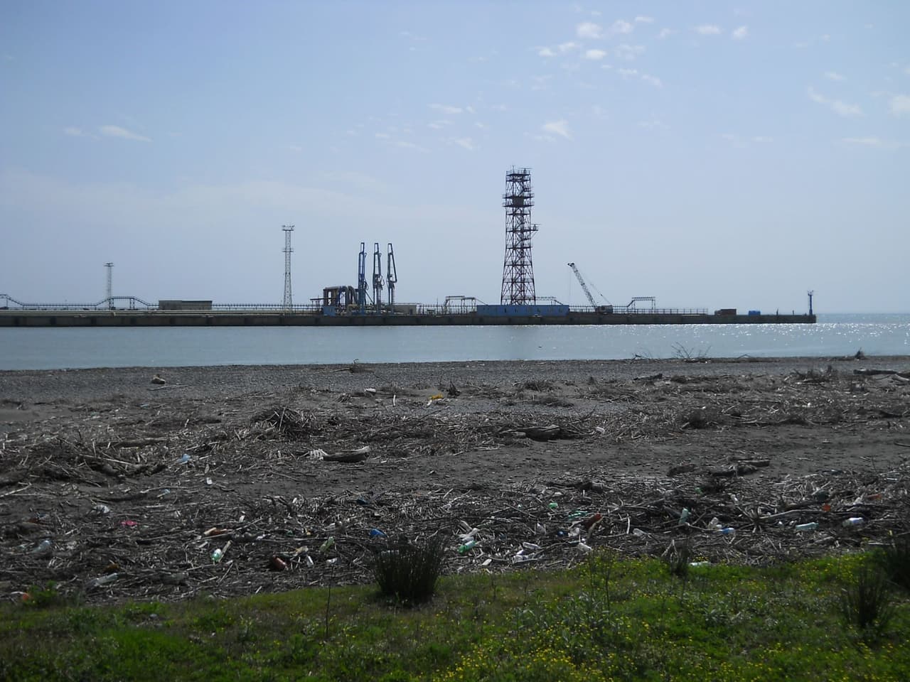 Georgia's only oil refinery to stop processing Russian crude