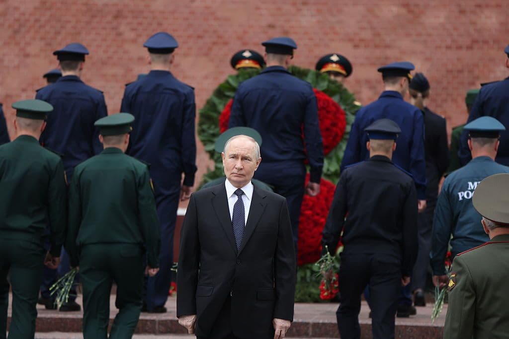 As war drags on, Russia's pro-war camp turns its anger on the Kremlin