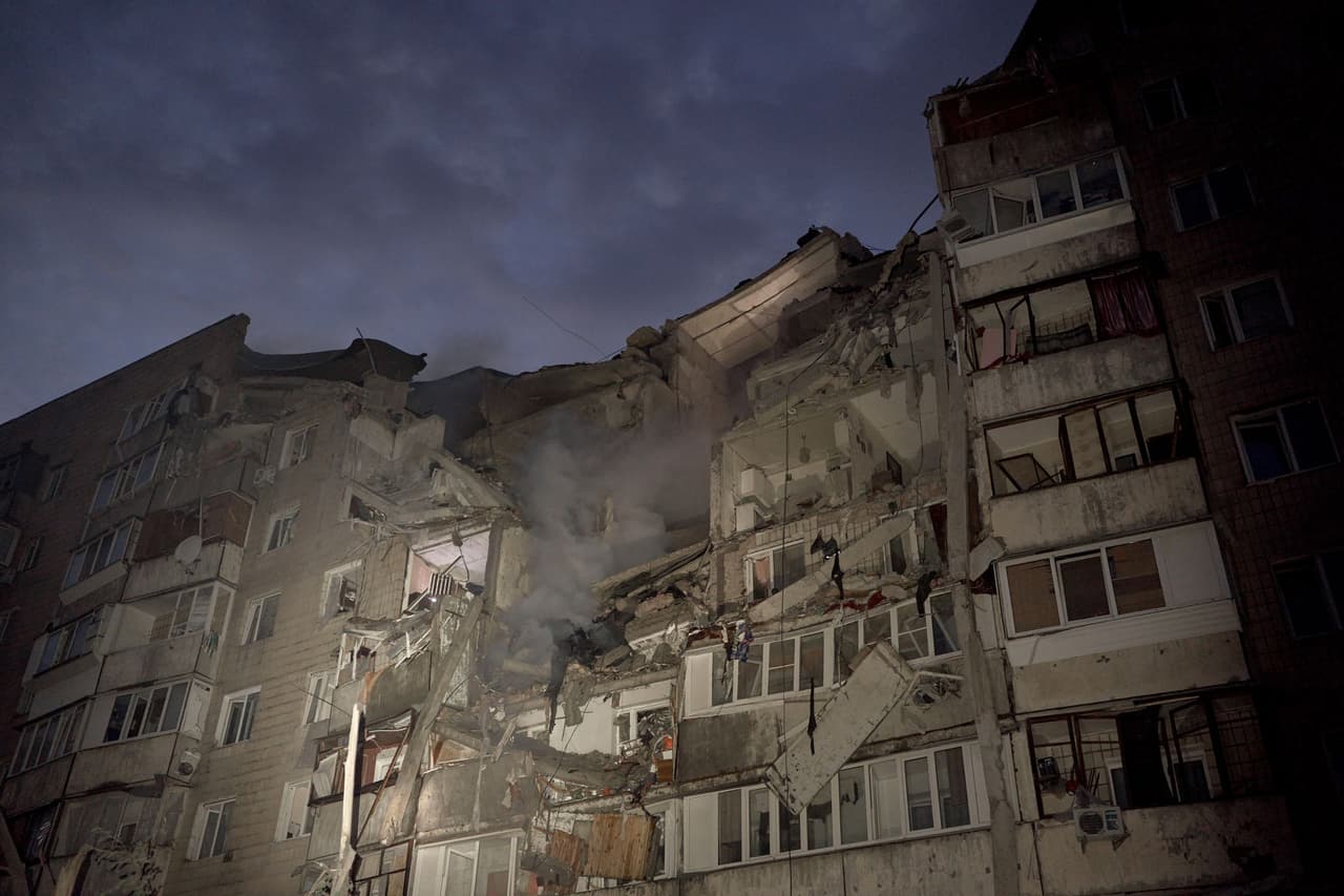 Explosions, damage reported in Kyiv amid Russian ballistic missile attack