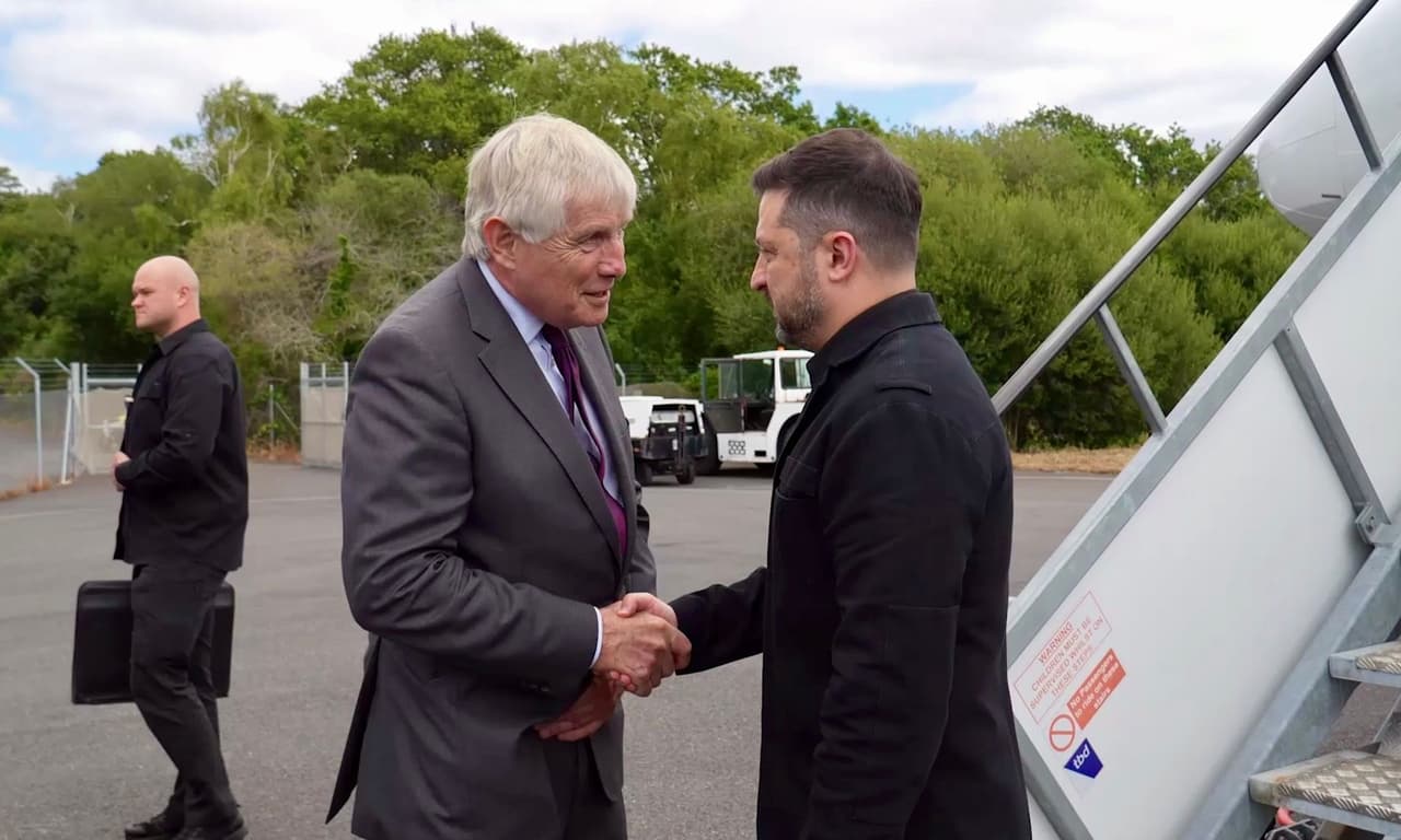 Zelensky arrives in UK for 1st meeting with new Prime Minister Burnham