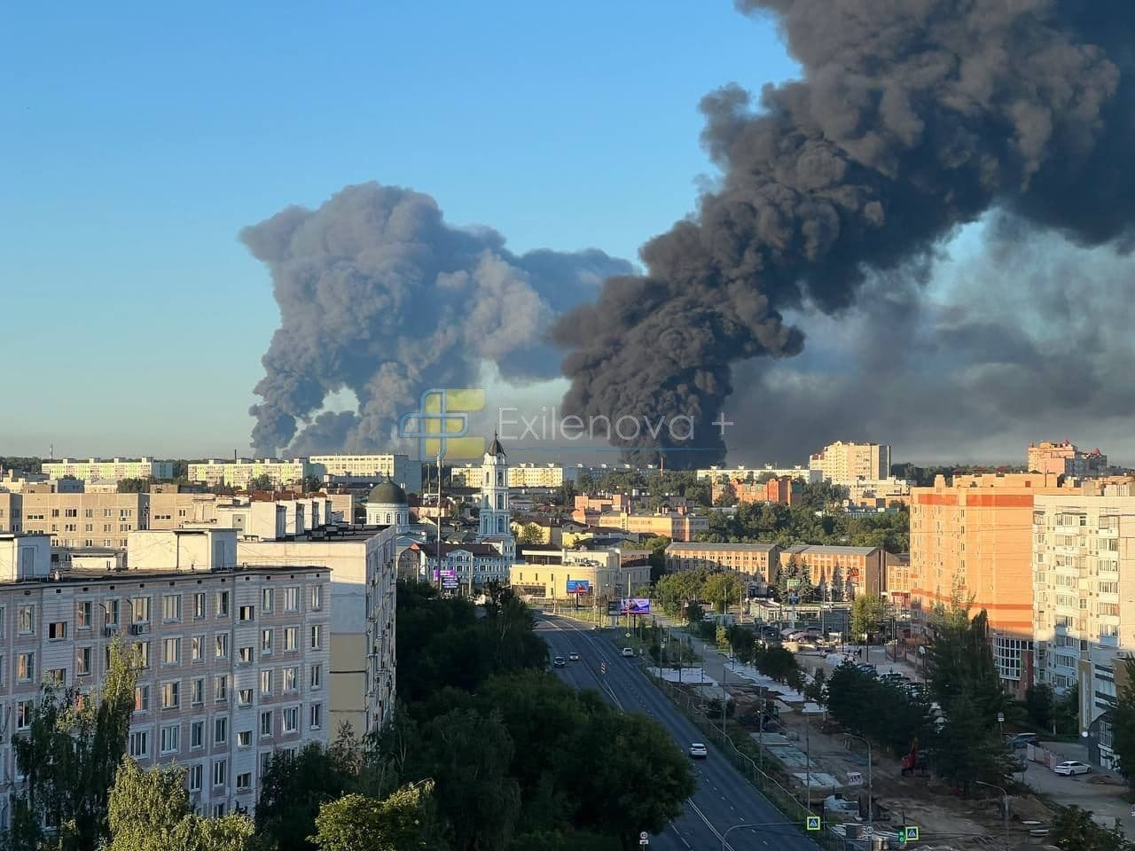 Moscow Oblast oil depot, warehouse reportedly set ablaze as Kyiv launches hundreds of drones towards Russian capital