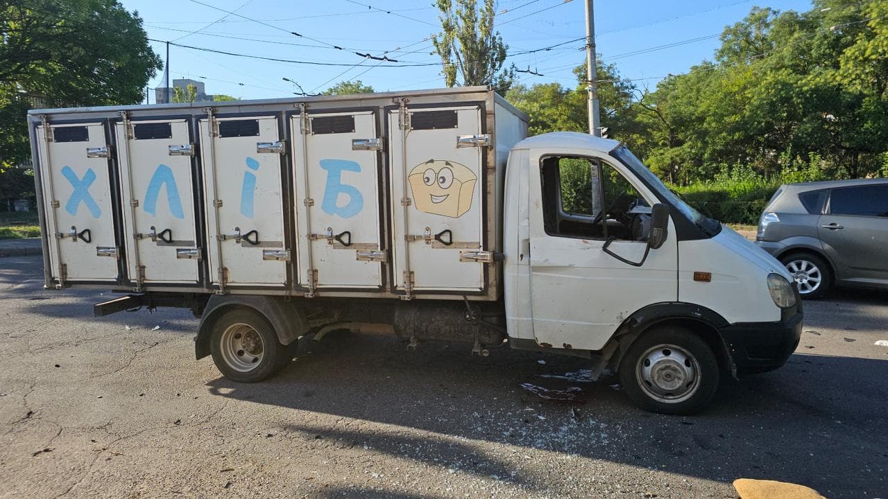 Russian forces kill bread van driver in Kherson as attacks injure 30 across Ukraine over past day