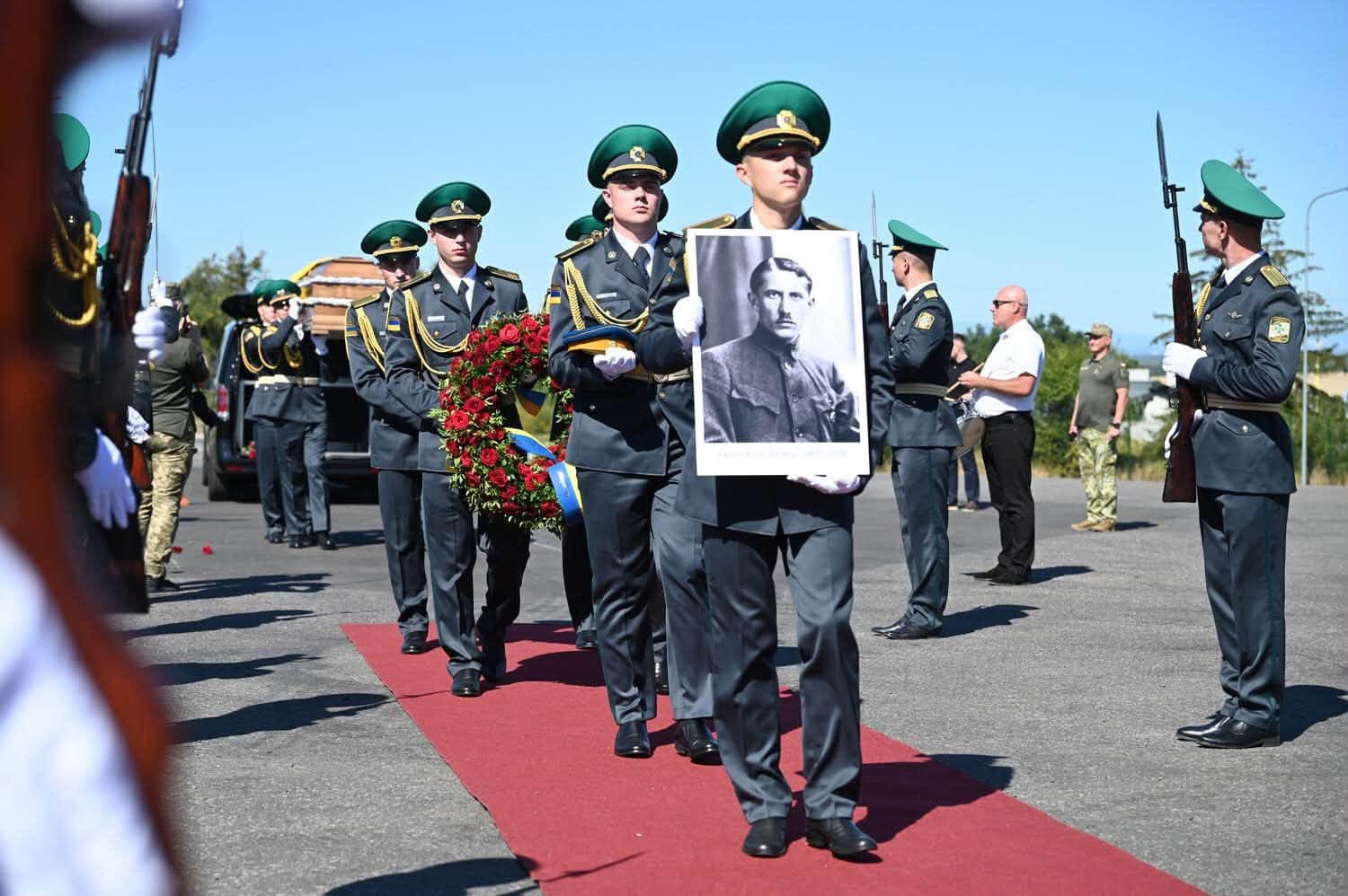 Ukraine repatriates remains of 20th-century military leader Yevhen Konovalets with state honors
