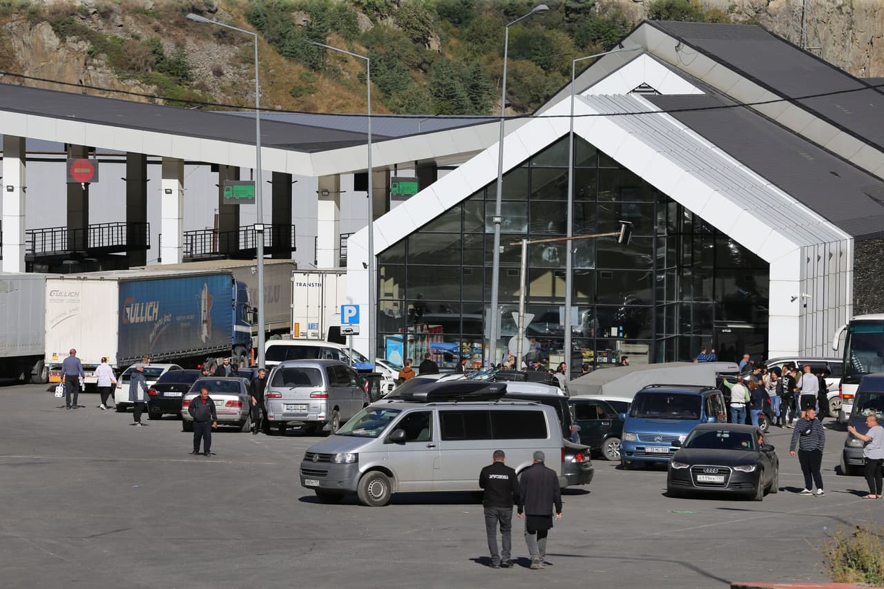 More than 113,000 Russians cross into Georgia in a week as fears grow of new mobilization, Politico reports