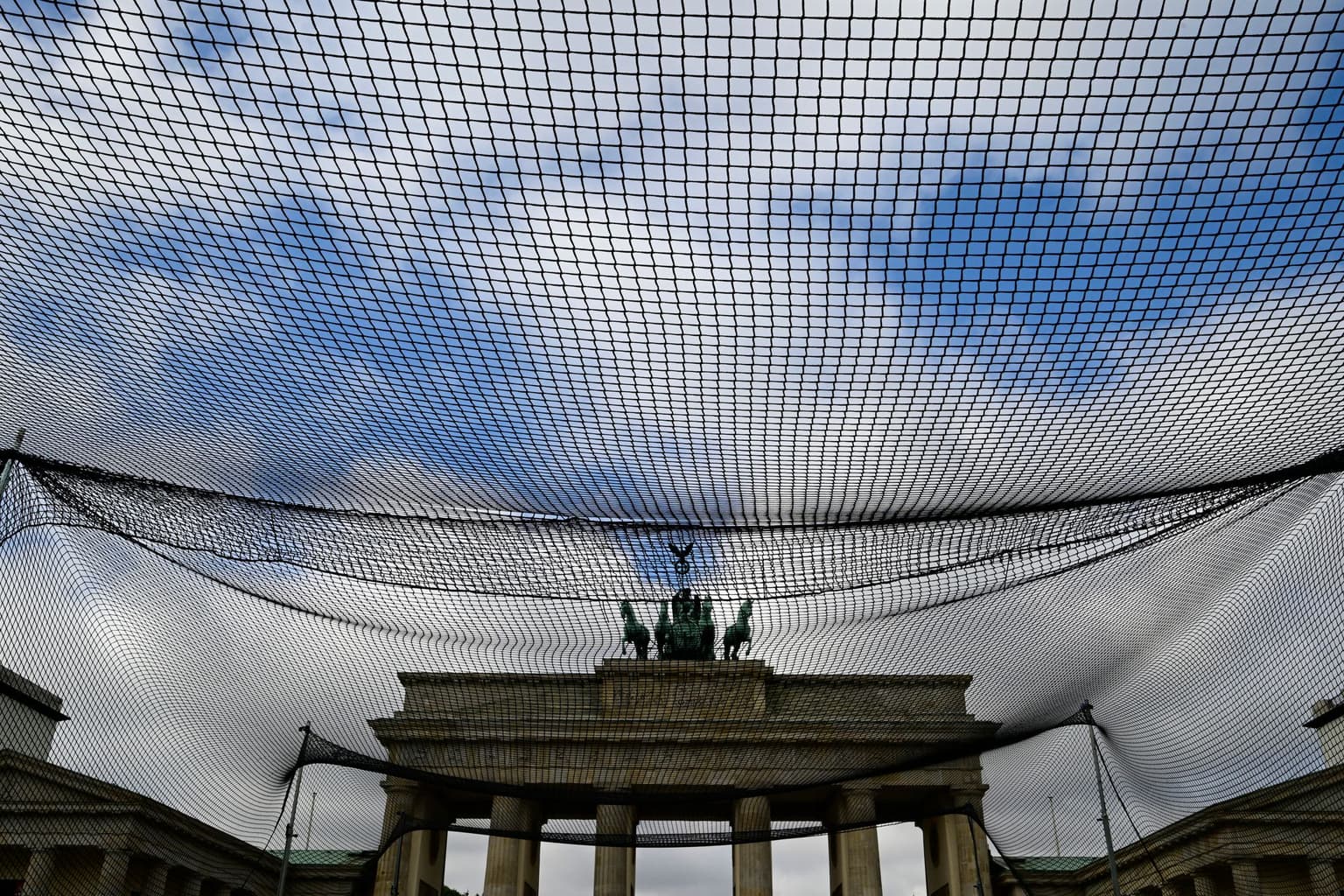 Anti-drone net appears in central Berlin to mark Ukraine's Independence Day