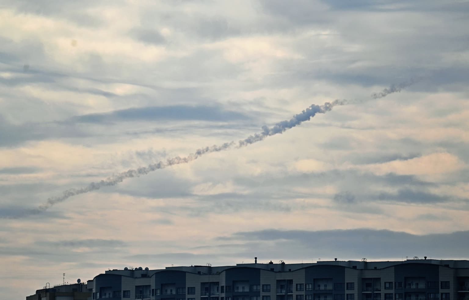 Kyiv under near-constant air raid alerts for 5th day as Russian strikes kill 7, injure 43 across Ukraine