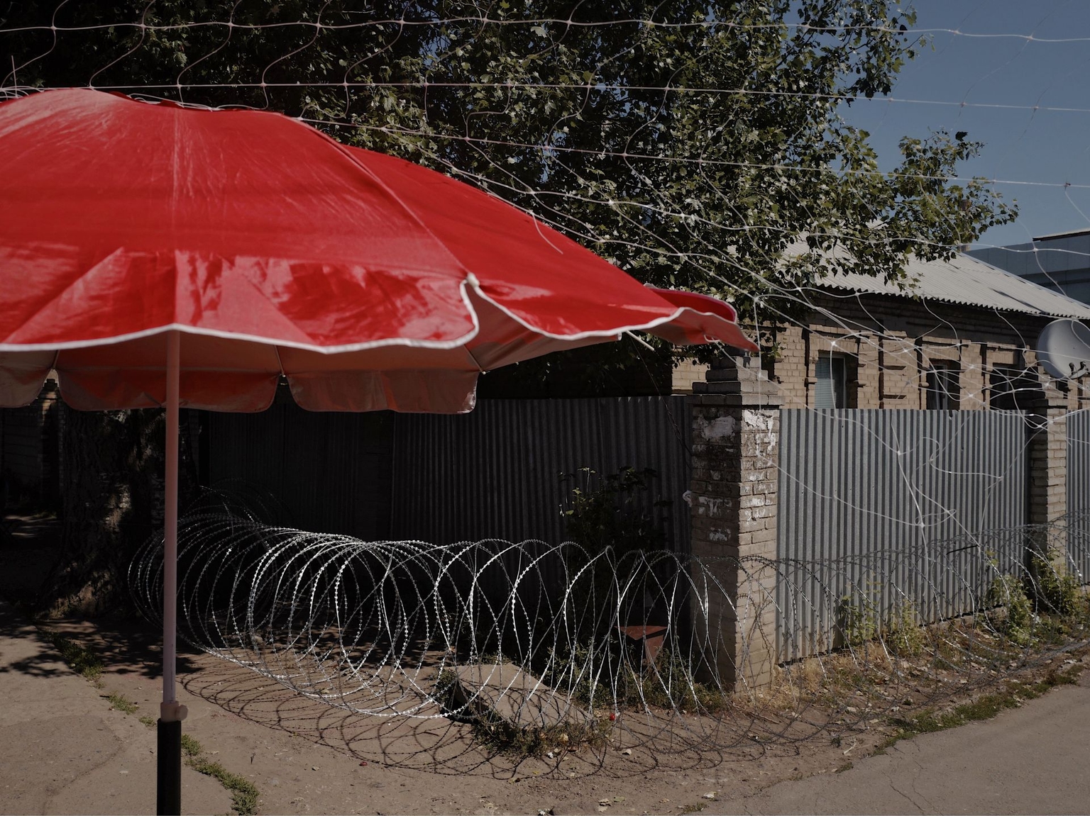 A market stall is covered by anti-FPV drone netting in Kramatorsk, Ukraine, on August 16, 2026.