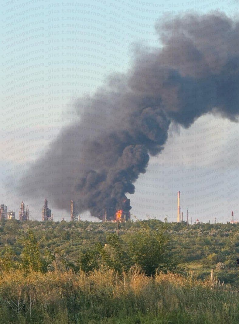 Ukraine reportedly strikes Wildberries warehouses near Moscow, St. Petersburg, as Syzran oil refinery burns