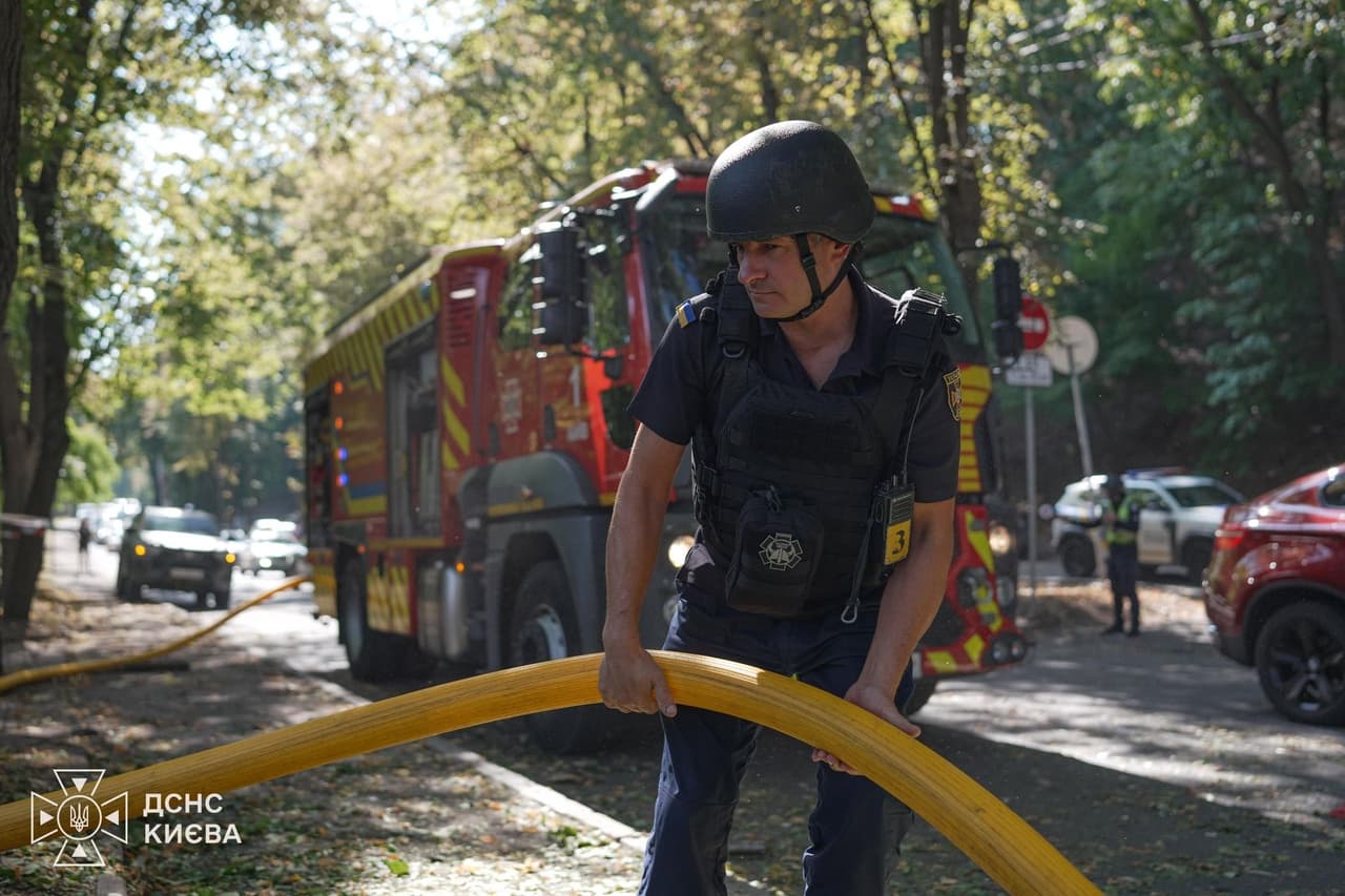 Explosions, jet-powered drones rock Kyiv as rare hours-long Russian aerial attack continues into morning