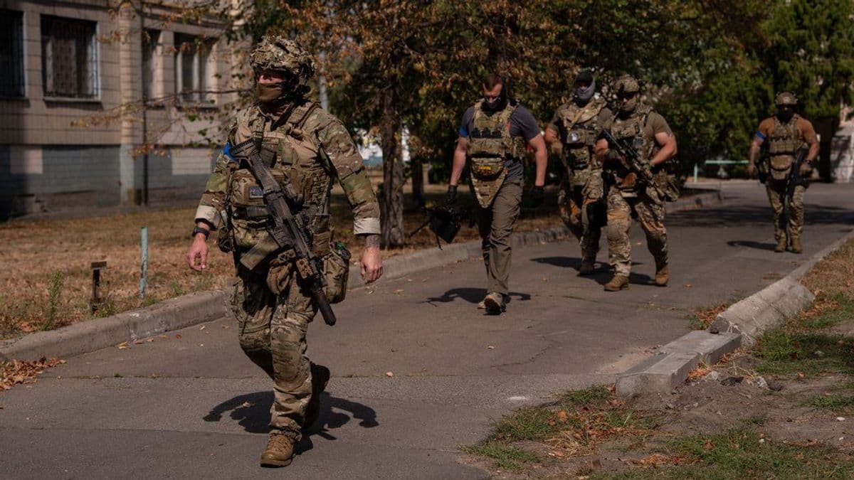 Explainer: What's behind the standoff between Ukraine's two intelligence agencies?