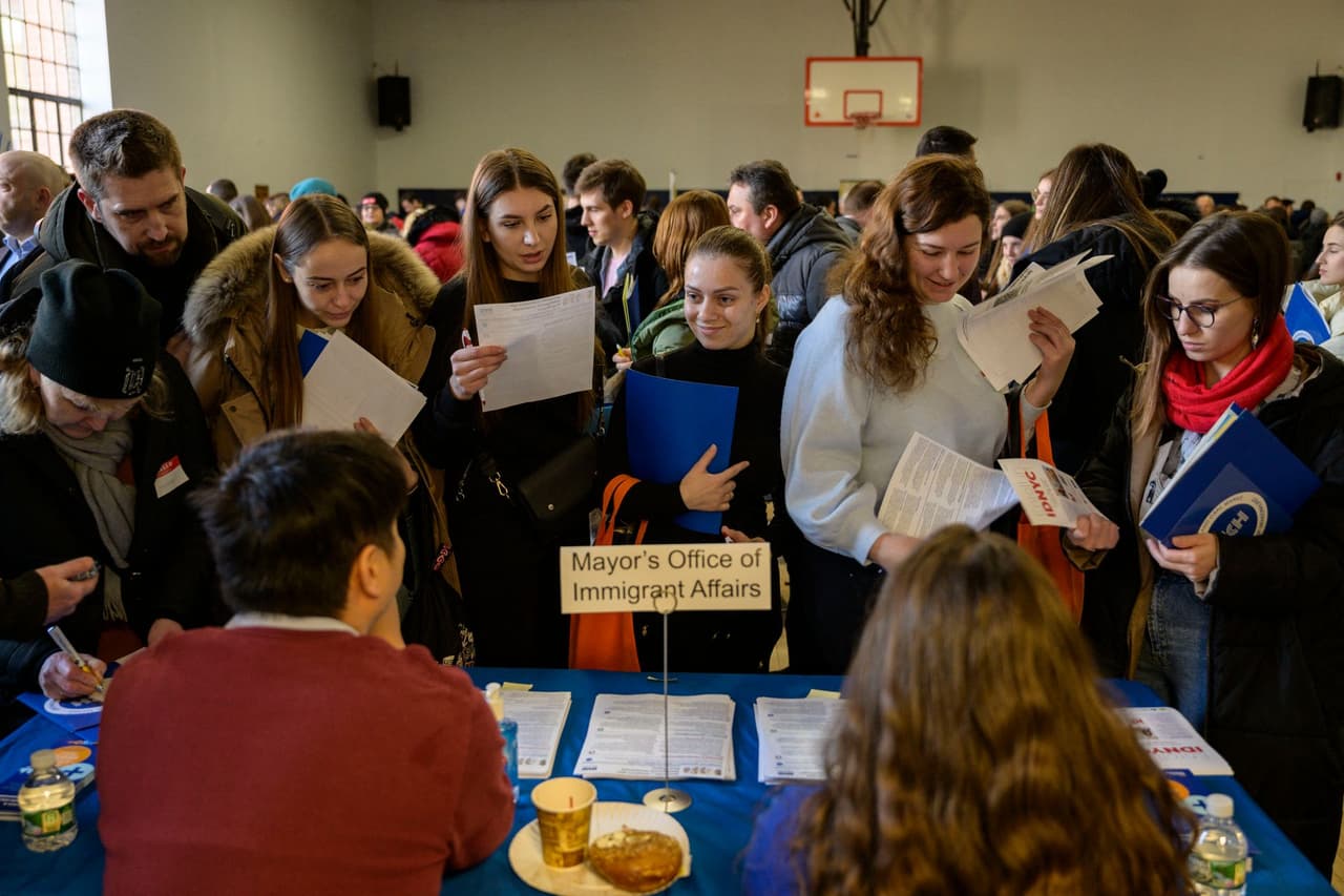 US lawmakers call to extend immigration protections for Ukrainian refugees as renewal deadline looms