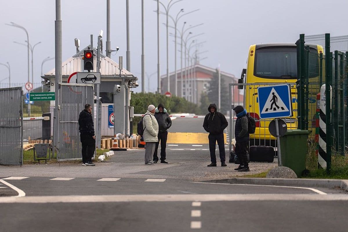 Russia imposes restrictions near Estonian border amid mobilization concerns