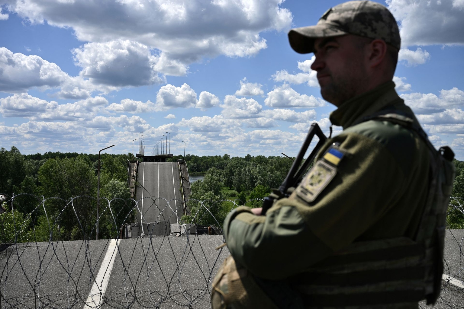Officer of the State Border Guard Service of Ukraine near the state border between Ukraine and Belarus in the Chernihiv Oblast, on June 1, 2026.