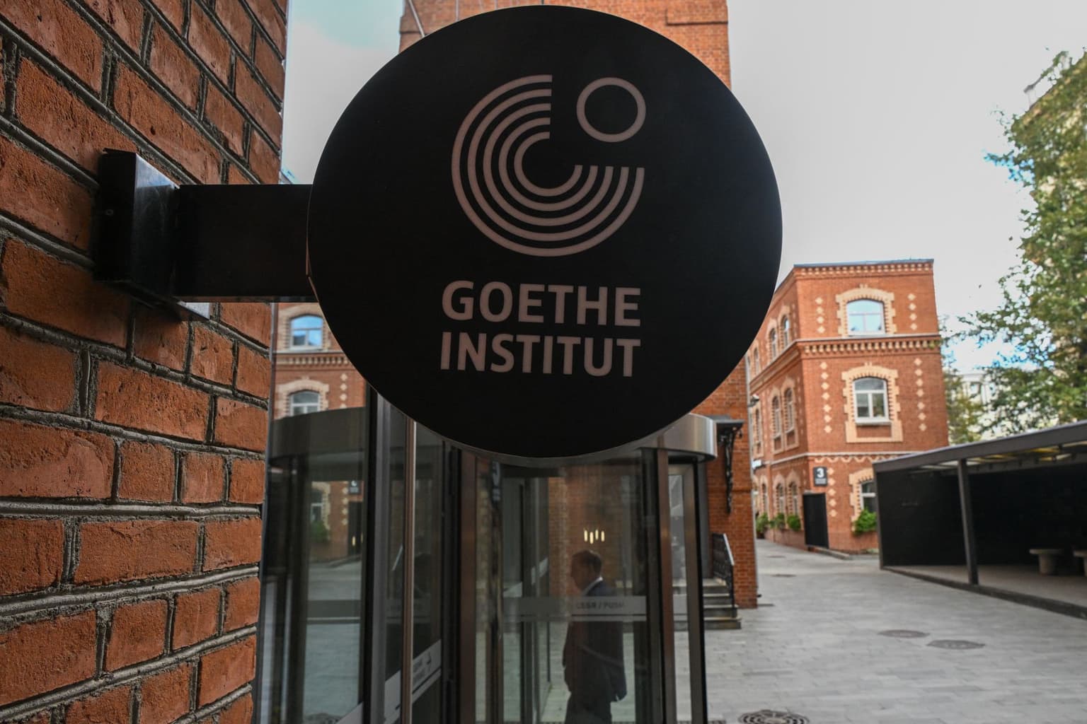 Russia to shut Goethe-Institut branches in response to Germany closing Russian House
