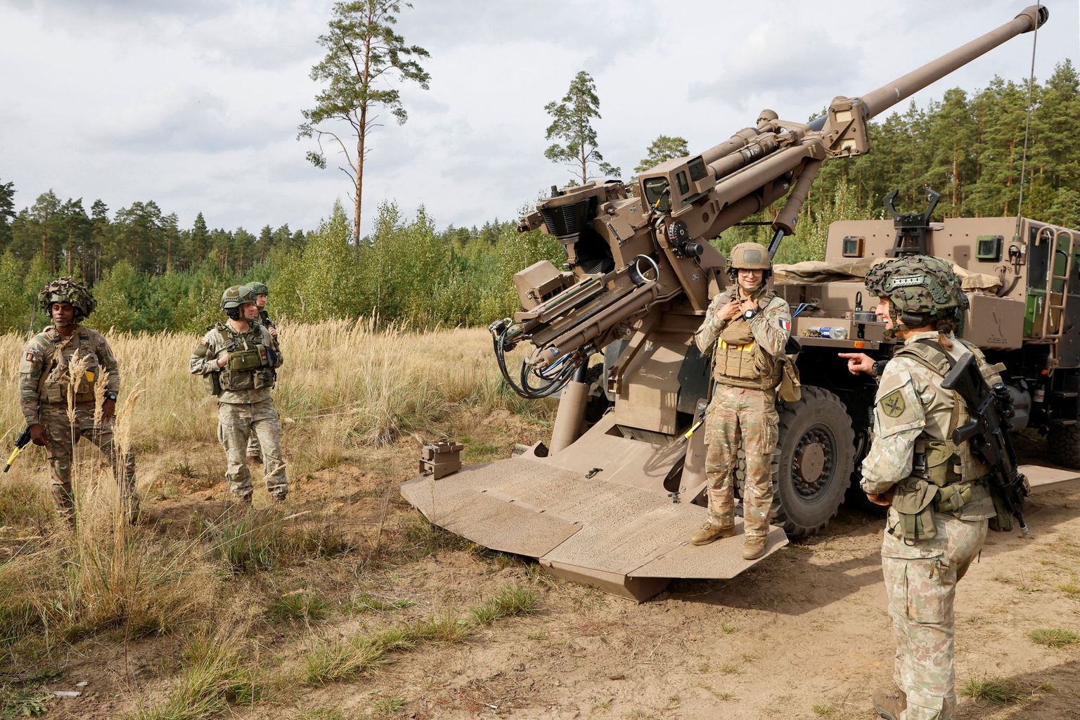 French and Lithuanian soldiers operate a Caesar howitzer in Pabradė, Lithuania, on September 16, 2026.