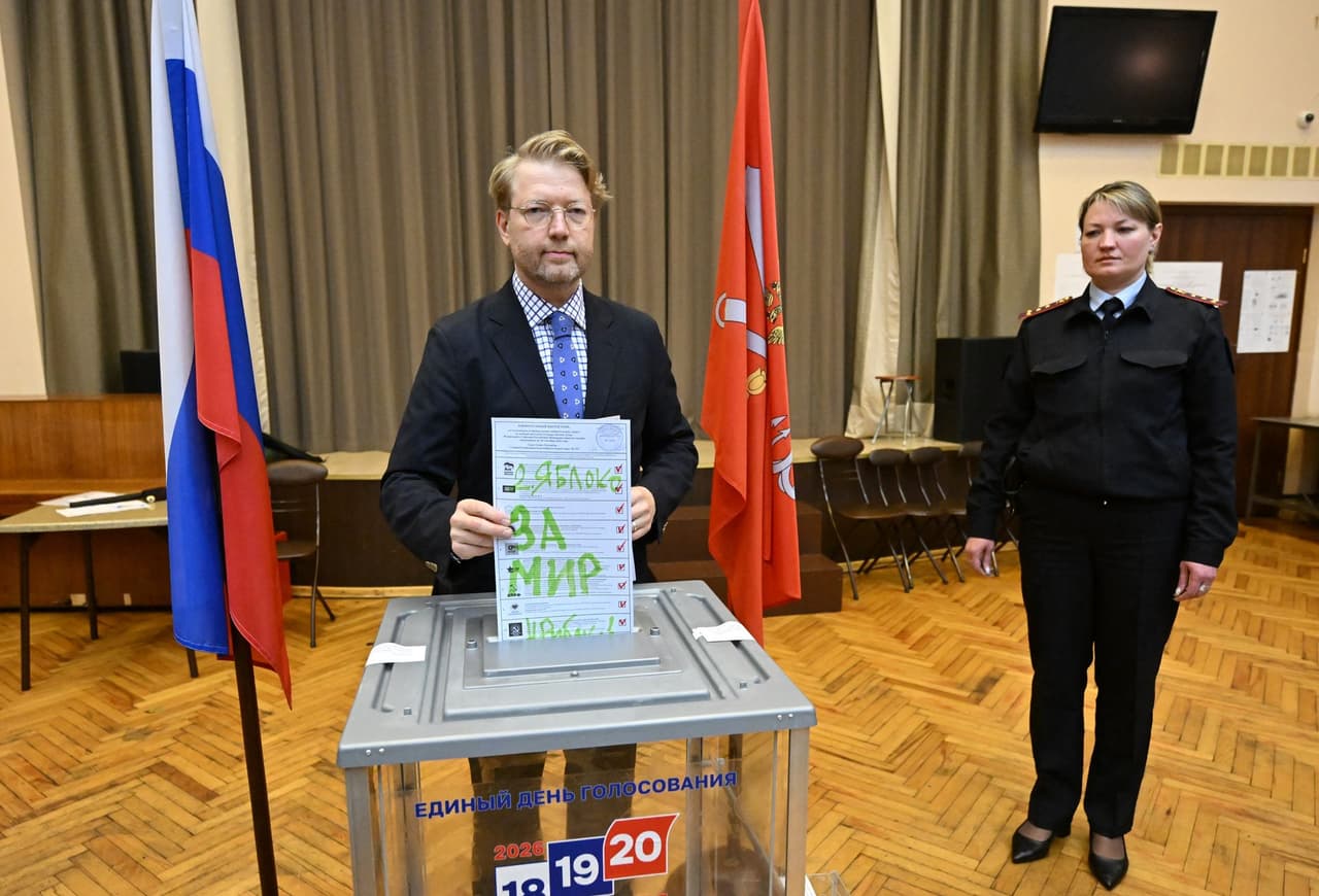 EU adopts Russia sanctions over crackdown on anti-war party, abduction of Ukrainian children