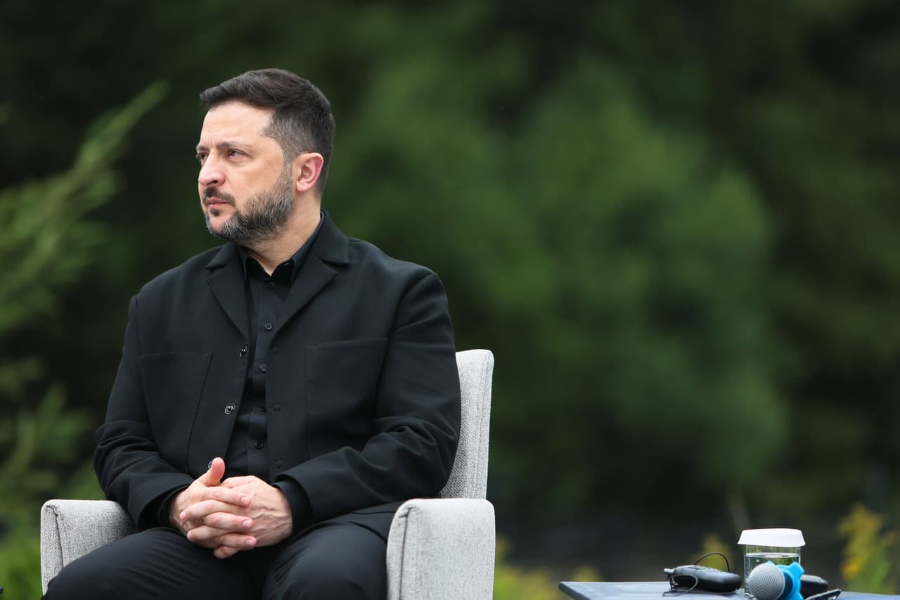 Over 70% of Ukrainians hold Zelensky responsible for corruption among his allies, poll shows