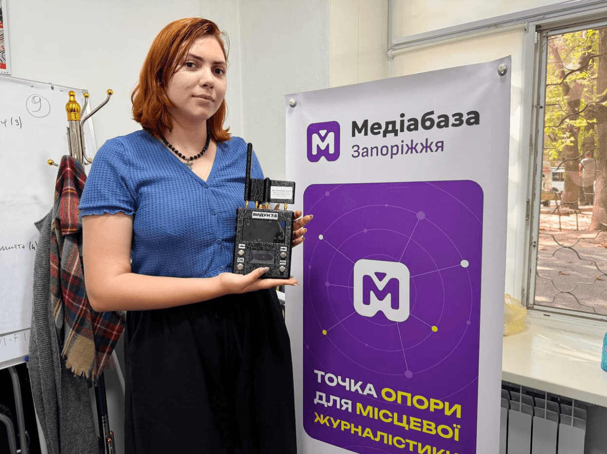 Natalia Chaika with her new drone detector (Mediabase Zaporizhzhia)