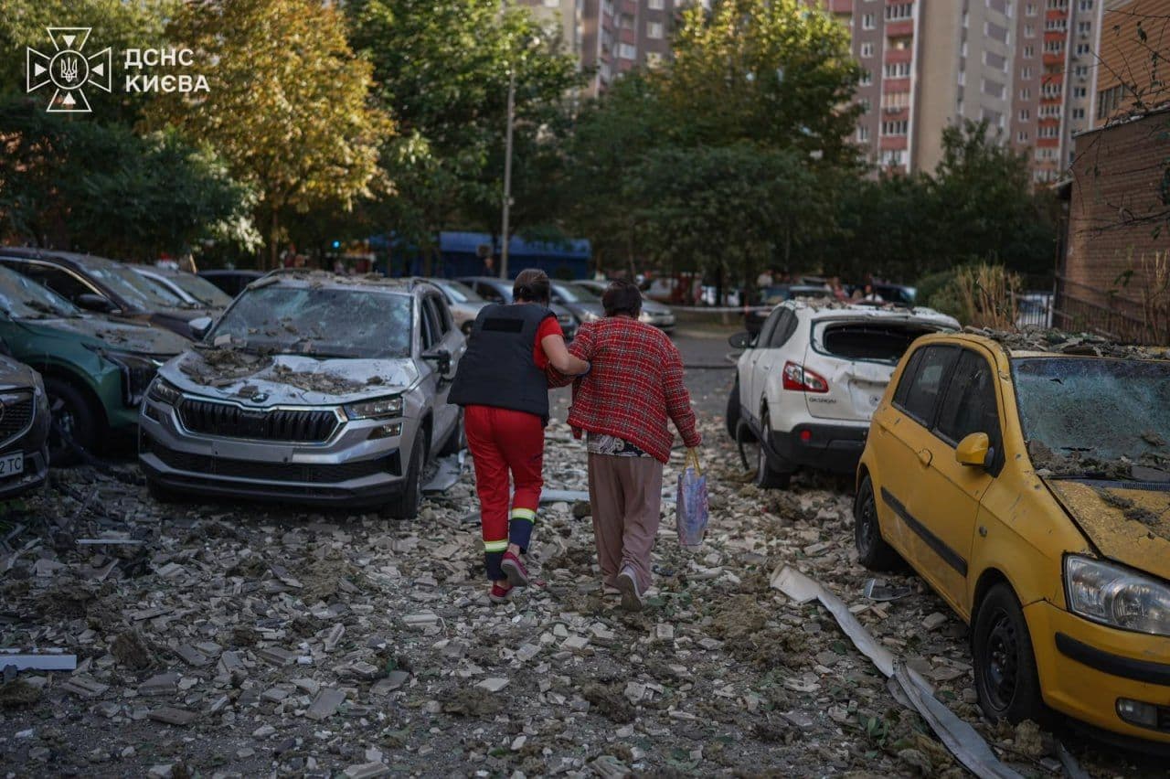 Russia resumes drone attacks on Kyiv, injures 9 and damages residential buildings