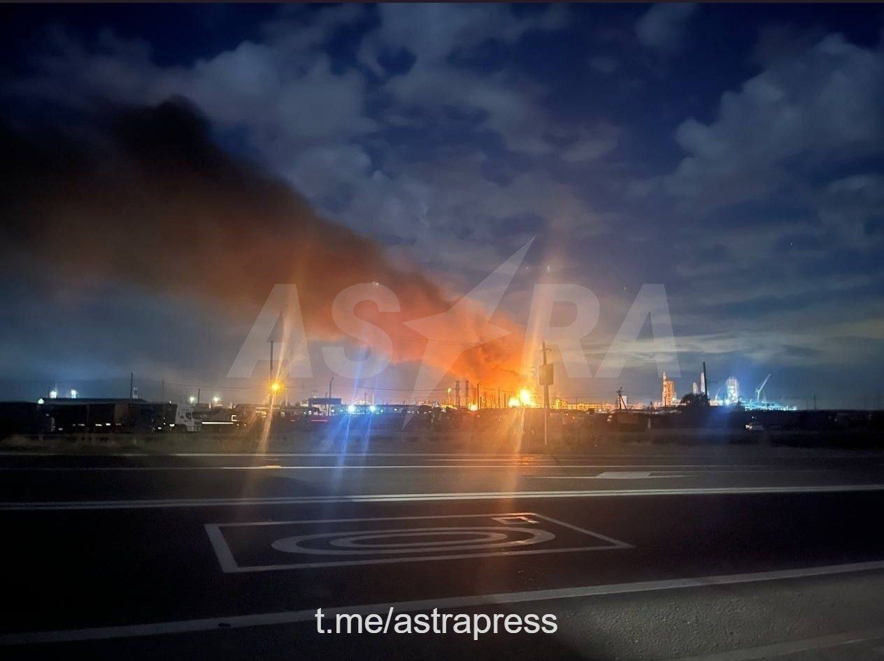 A photo claiming to show a fire at the Ilsky oil refiner in Russia's Krasnodar Krai.
