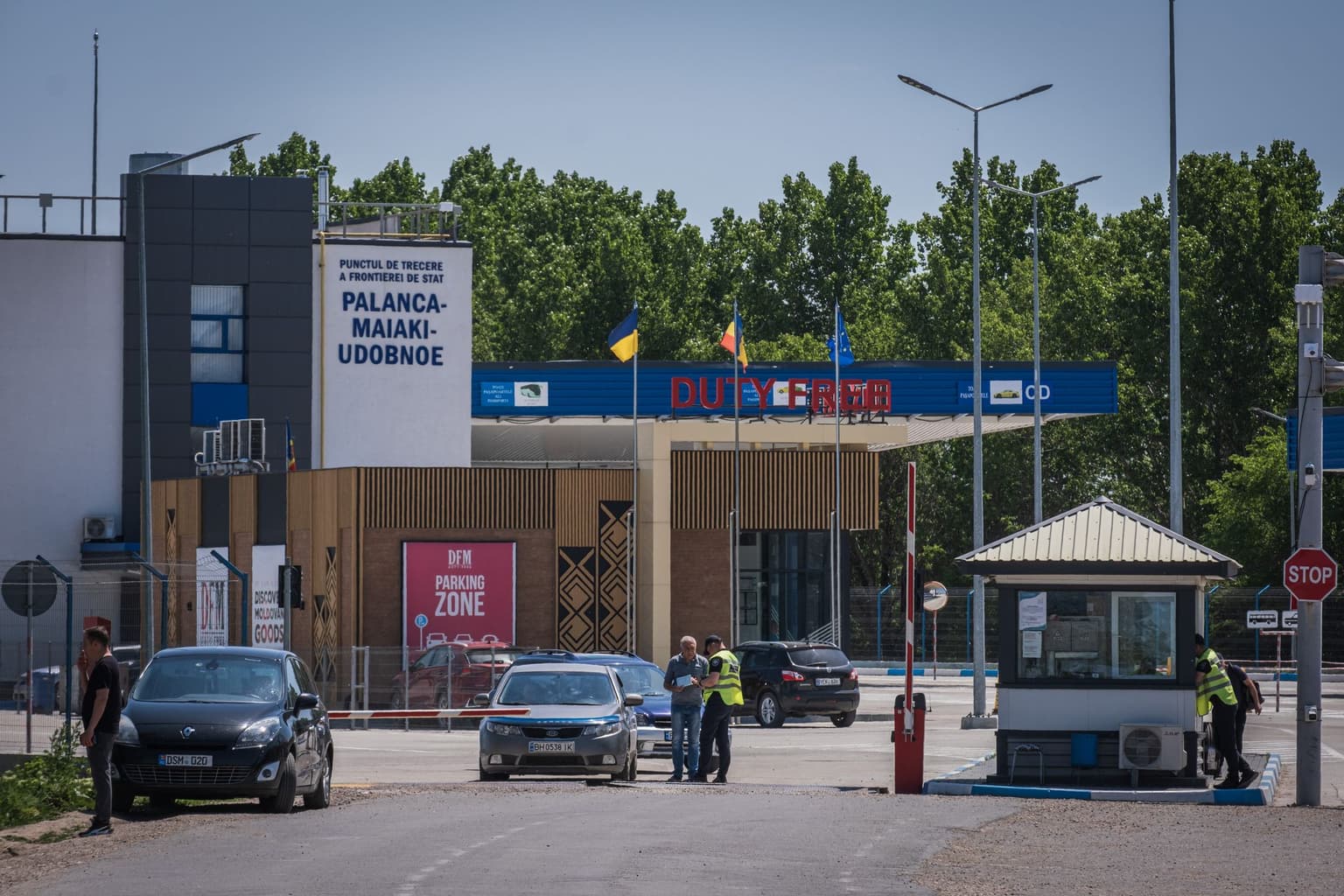 Projectile injures border guard at Moldova-Ukraine border, hits bus