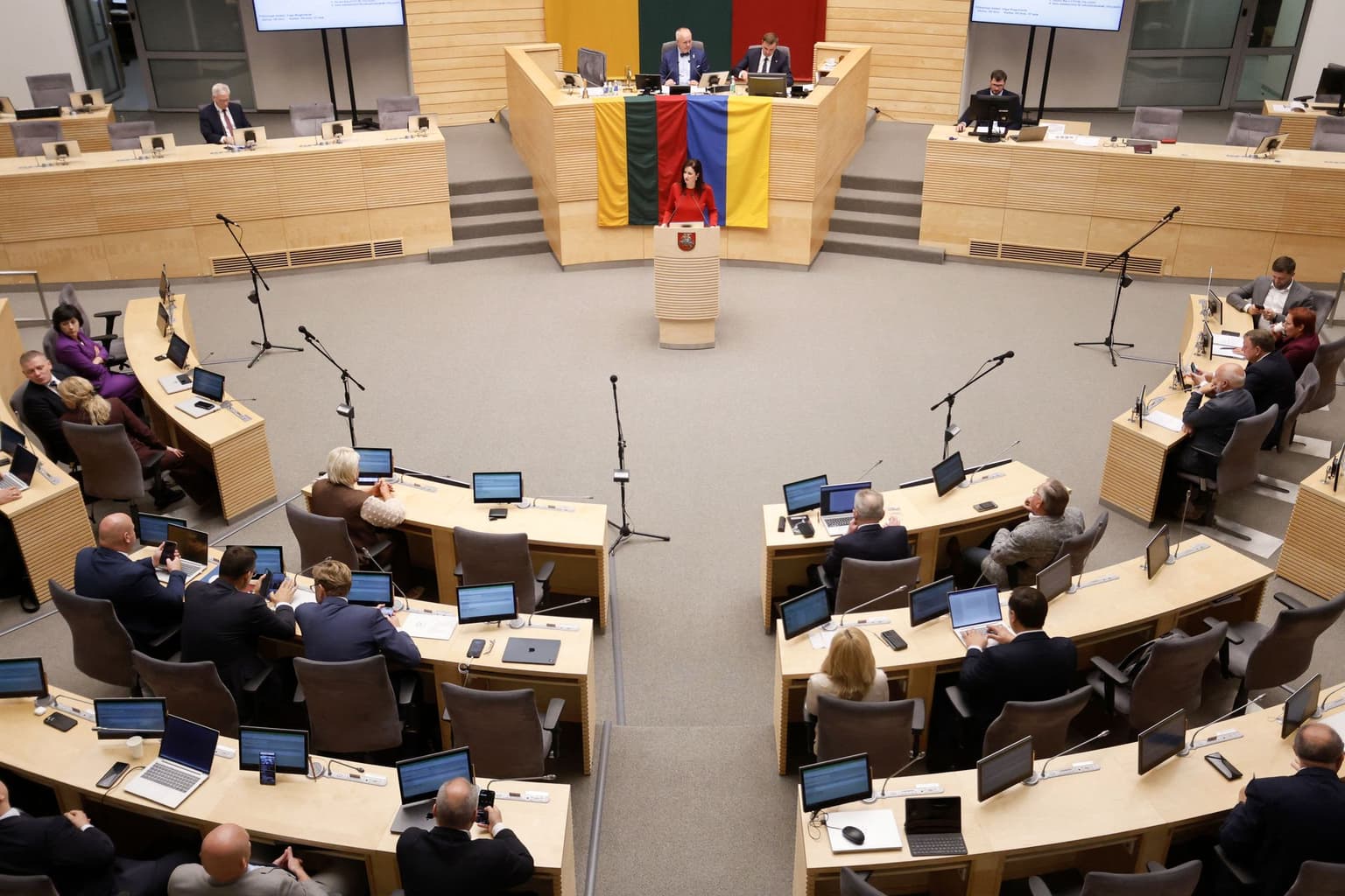 Lithuania takes 1st step to lift nuclear weapons ban amid Russian threat