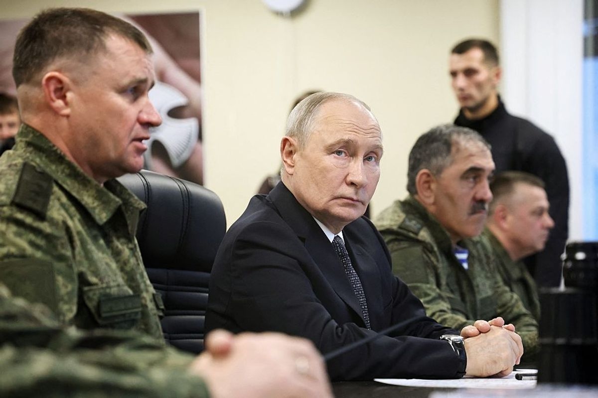 Putin (C) looks on as he visits an observation post in Chelyabinsk on Oct. 2, 2026.